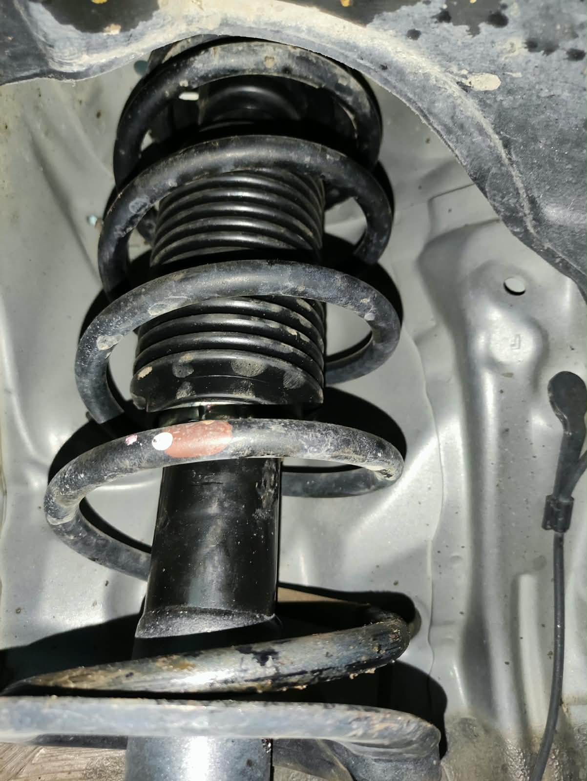 Close inspection of the spring and strut seat